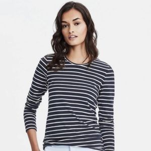 Banana Republic Women’s Long Sleeve Crew Neck Top. Size XS. Striped grey/white